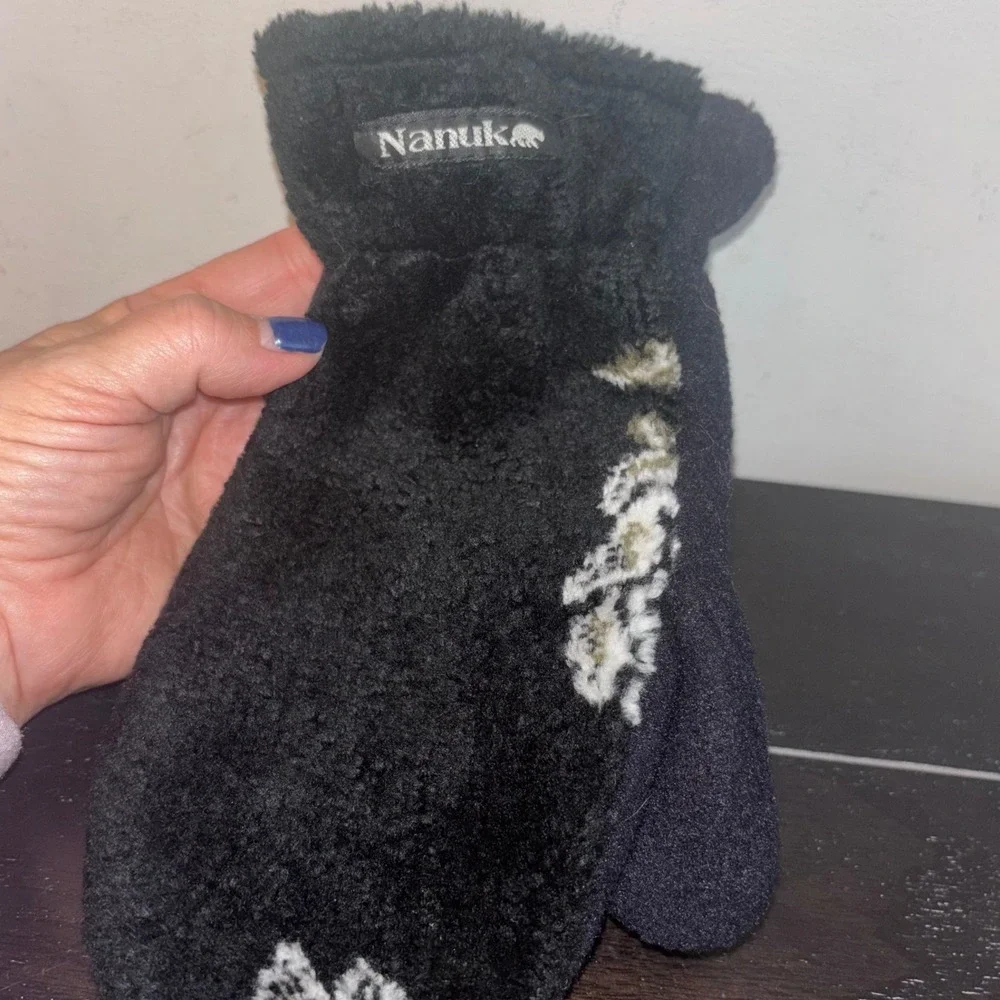 Nanuk | Medium | Black Fleece Mittens | Floral Pattern Mitts | Made‎ in Canada